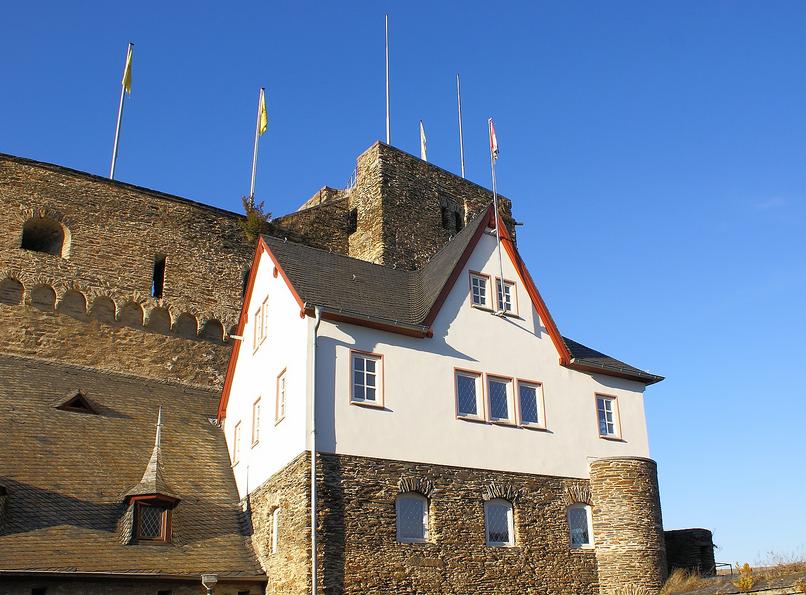 Burg und Uhrenturm vom Hotel