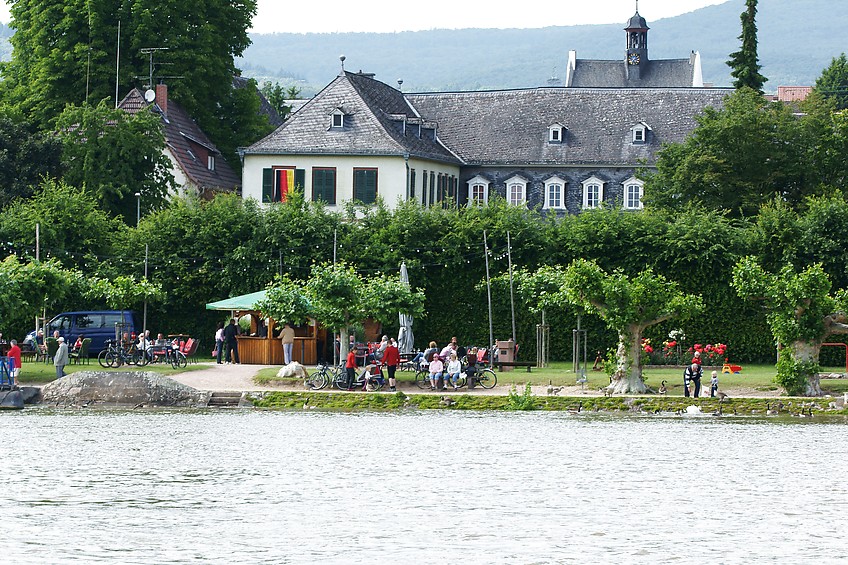  Mittelheimer Weinprobierstand an der F?hre