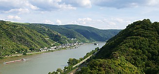 Blick auf Kaub von Weinlage Roemerkrug